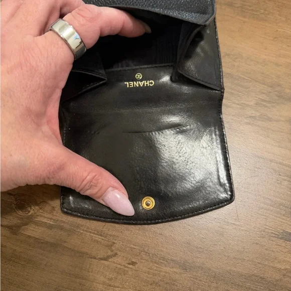 CHANEL Textured Black Leather Wallet - Picture 6 of 6